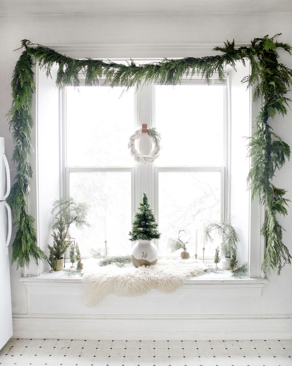 40 Best Christmas Window Decorations - Christmas Window Ideas