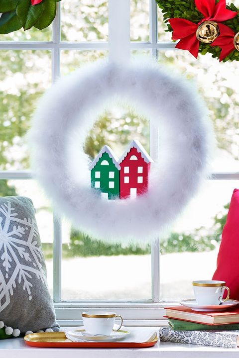 christmas wreath ideas  snowcapped village wreath