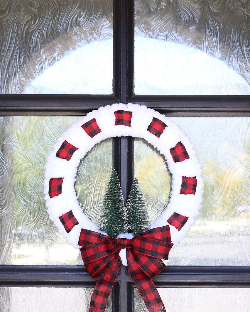 diy christmas wreaths yarn ribbon