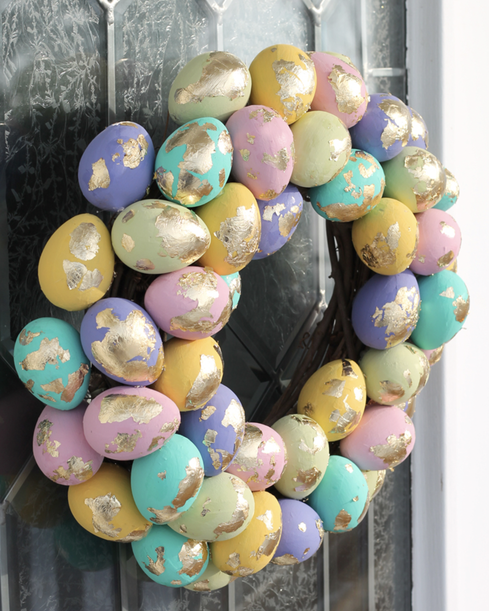 https://hips.hearstapps.com/hmg-prod/images/diy-easter-wreath-ideas-gold-speckled-1677532216.png?crop=1xw:0.949666295884316xh;center,top&resize=980:*