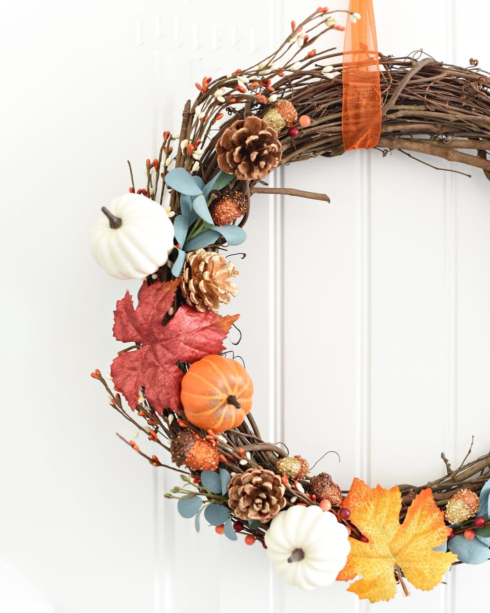 61 DIY Fall Wreaths to Decorate Your Front Door