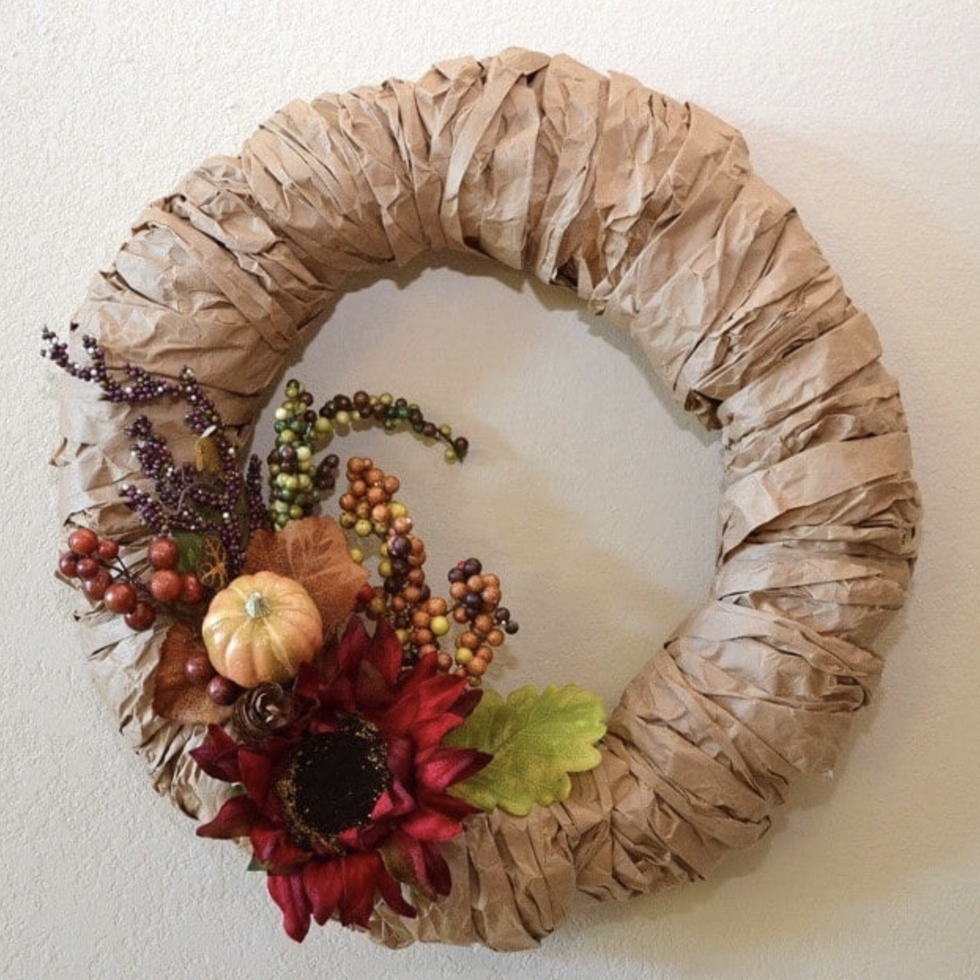 diy fall wreaths, brown paper bag wrapped wreath with florals