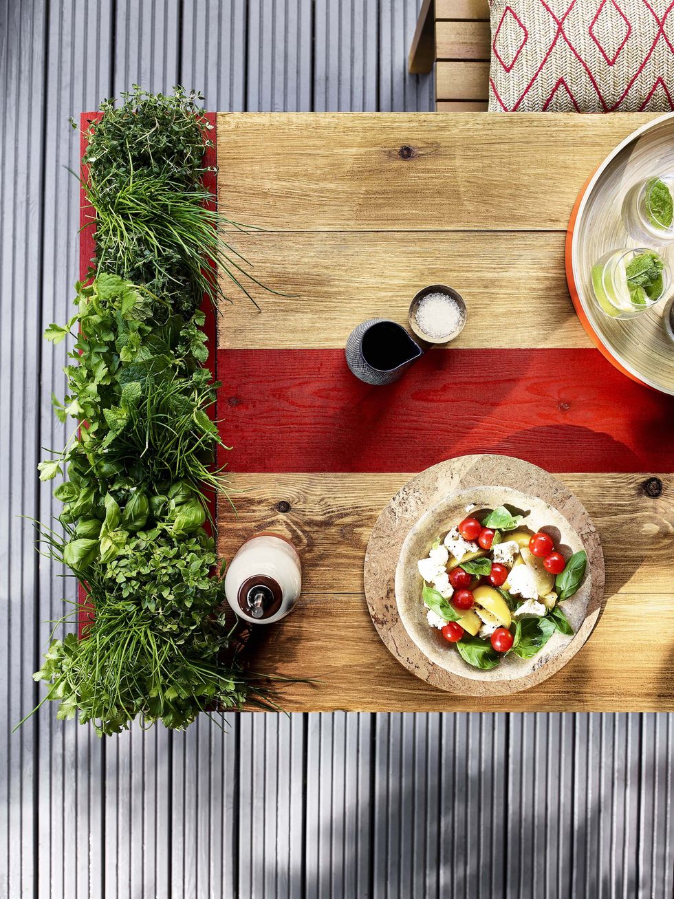 DIY garden ideas, living herb table