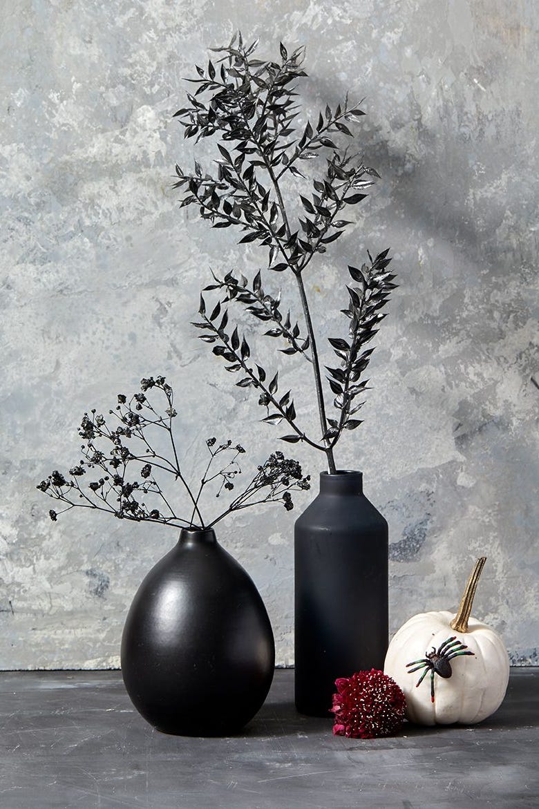 diy halloween decorations baby breath in black vase diy halloween decorations, black baby breath in a black vase
