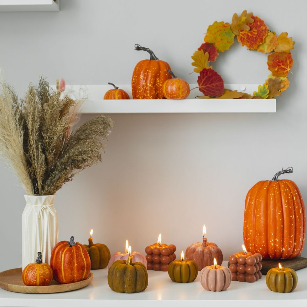 DIY Halloween decorations by combining pumpkins