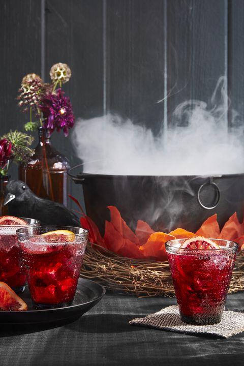 DIY Halloween Decorations cauldron cocktail