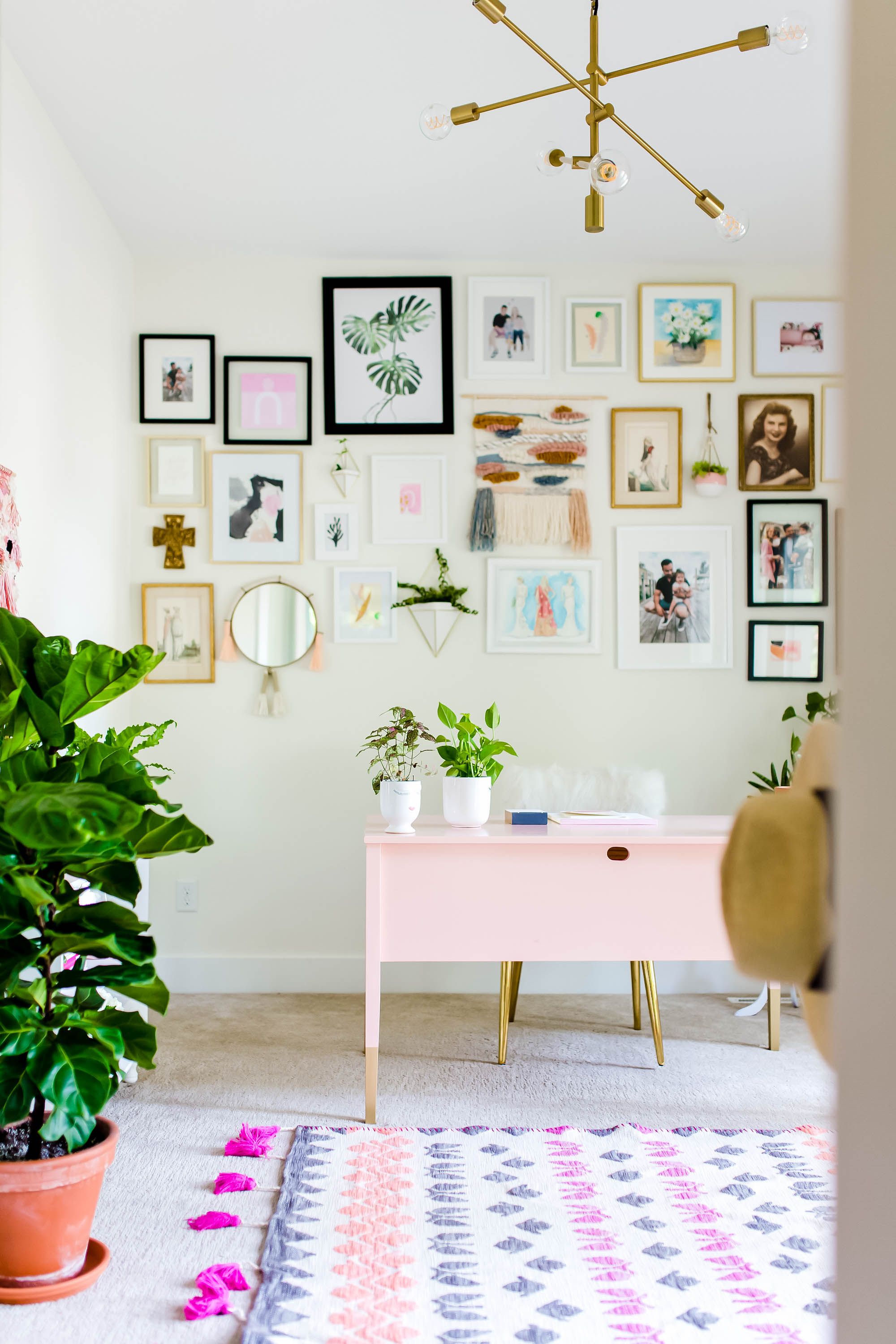 22 Wall Decor Ideas to Take to The Office