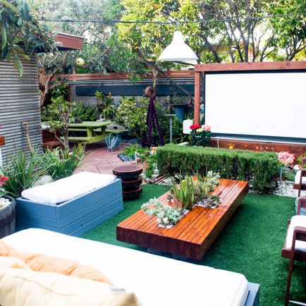 outdoor movie backyard