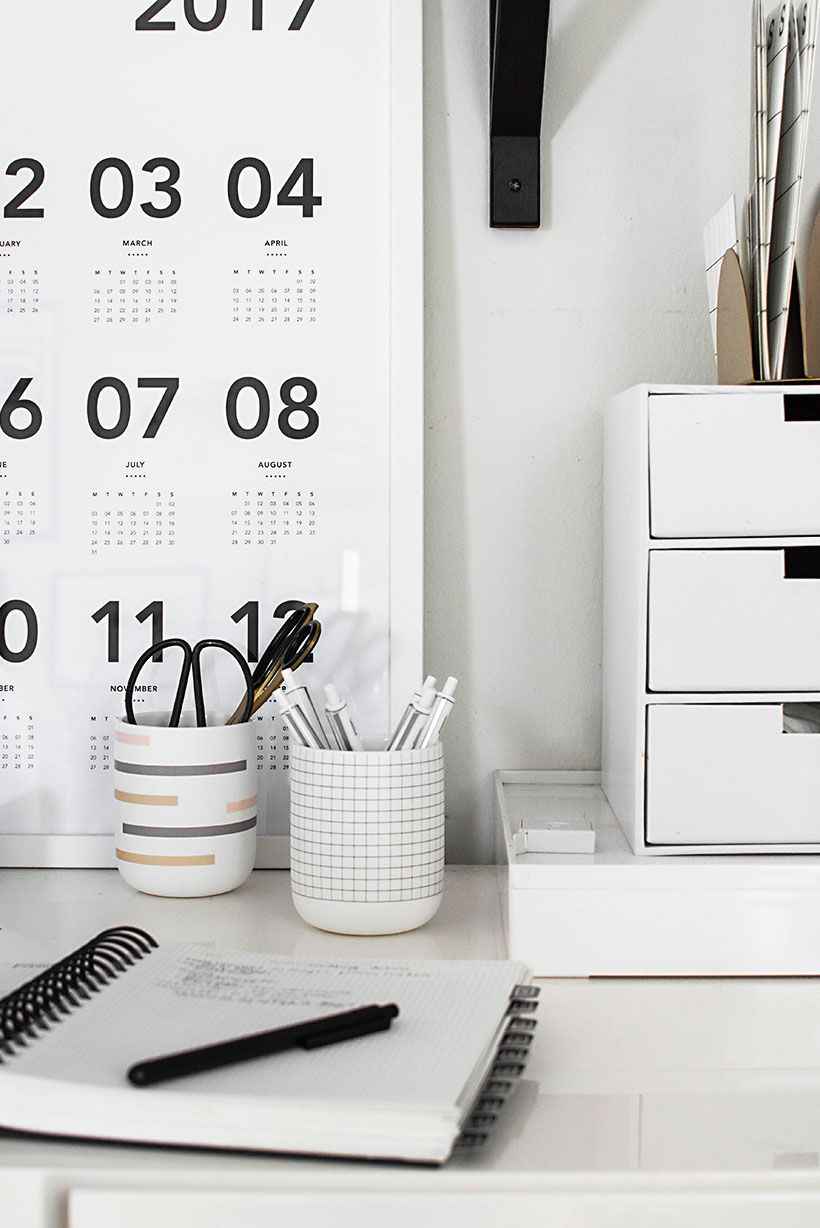 10 Cheap Work Desk Decoration Ideas for Making Work Fun