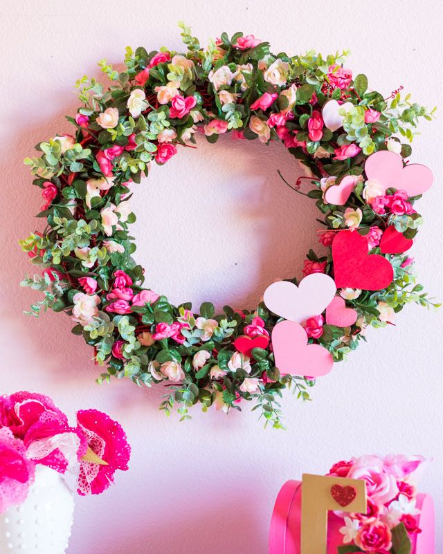 50 Most Beautiful Valentine's Day Wreaths For Your Front Door  Diy  valentine's day decorations, Diy valentines day wreath, Valentine door  decorations