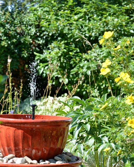 Fuentes de agua decorativas, Decoración de jardines