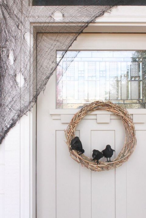 diy simple black crow halloween wreath