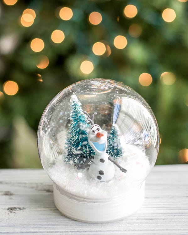 15 bolas de nieve DIY para hacer una manualidad navideña