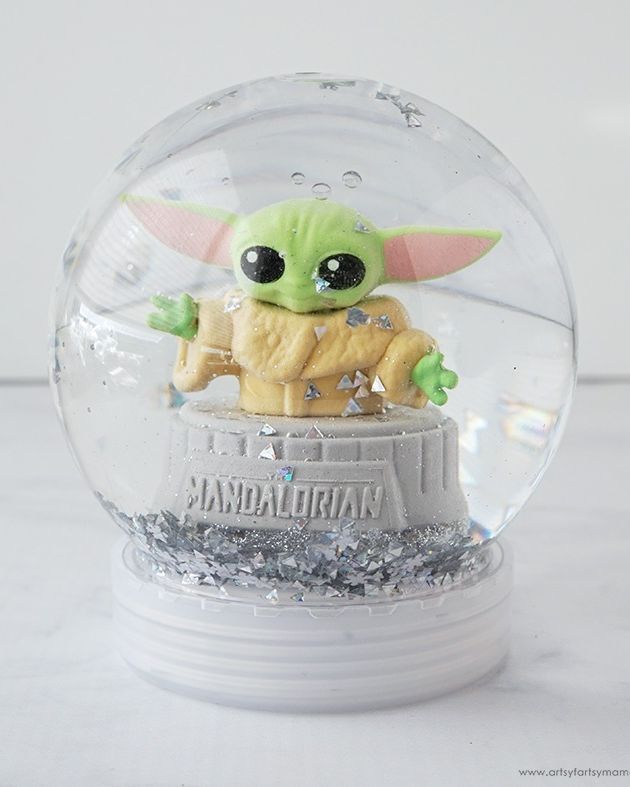 DIY Snowglobe Mandalorian Baby Yoda Snowglobe