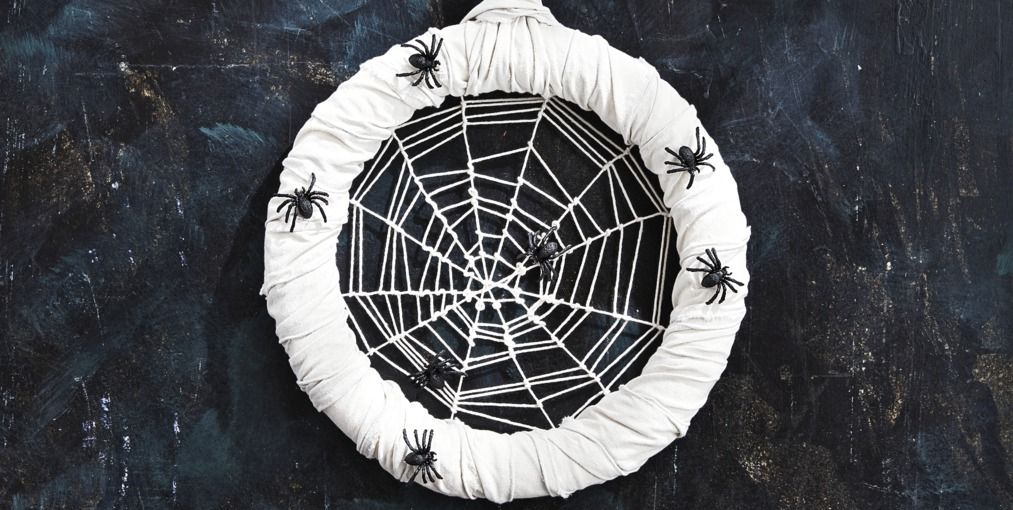 diy halloween wreaths spiders