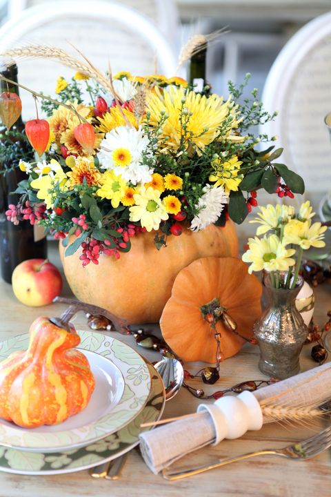 holiday table setting in autumn style