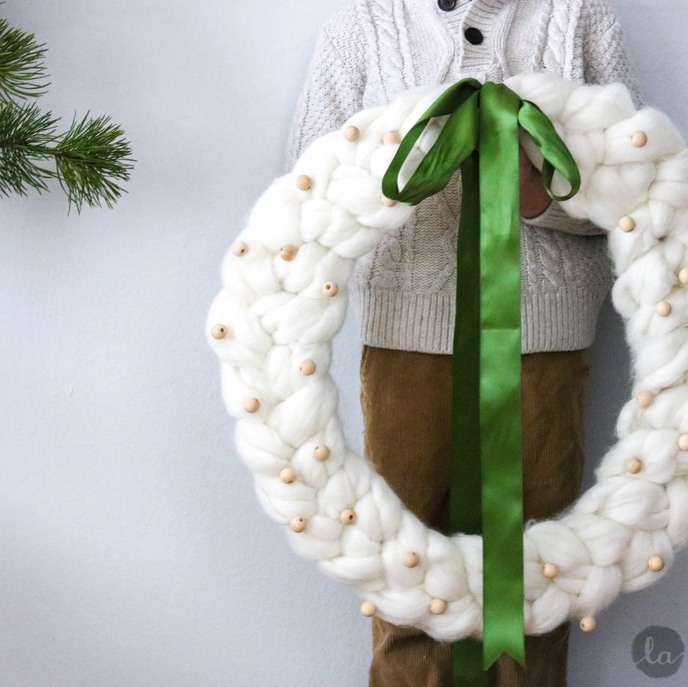 DIY Rustic Valentine Wreath with Yarn and hearts - The Crafting Nook