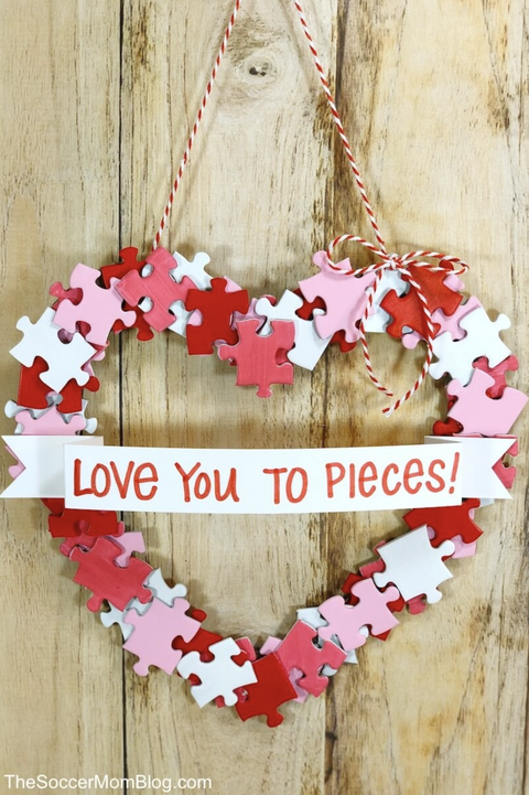 diy valentine's wreaths love you to pieces wreath