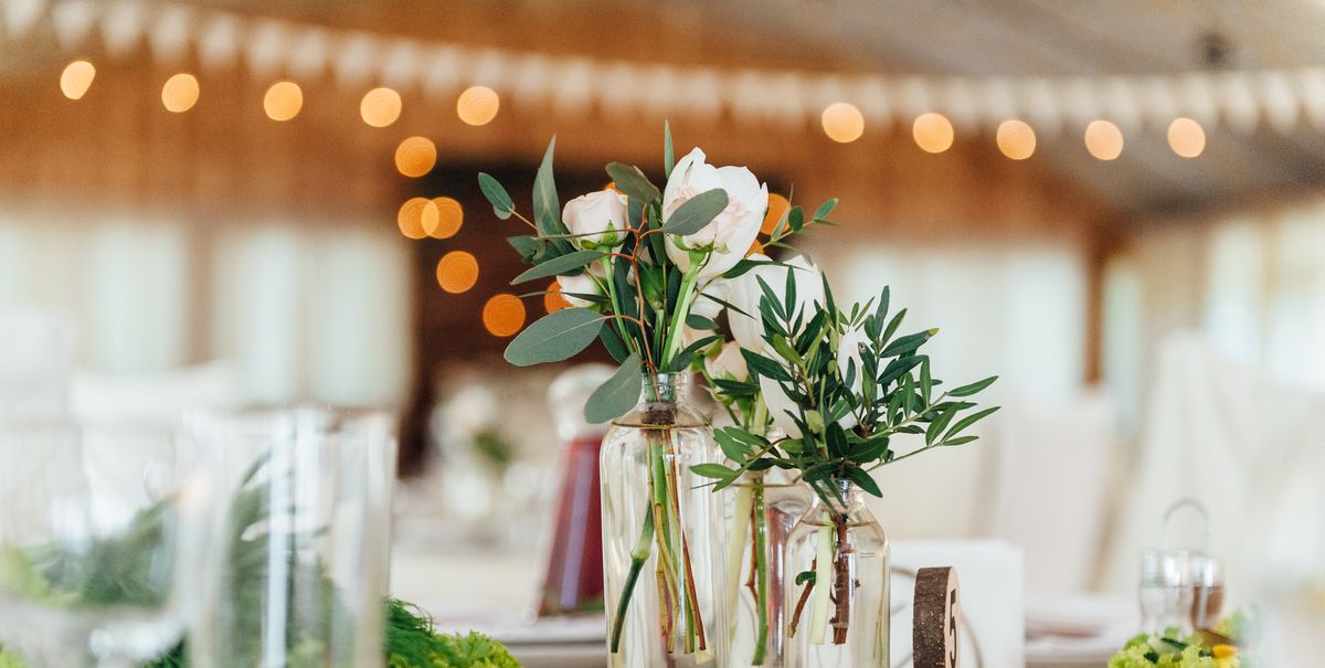 25 Unique Ways to Decorate Your Wedding With Flower Petals