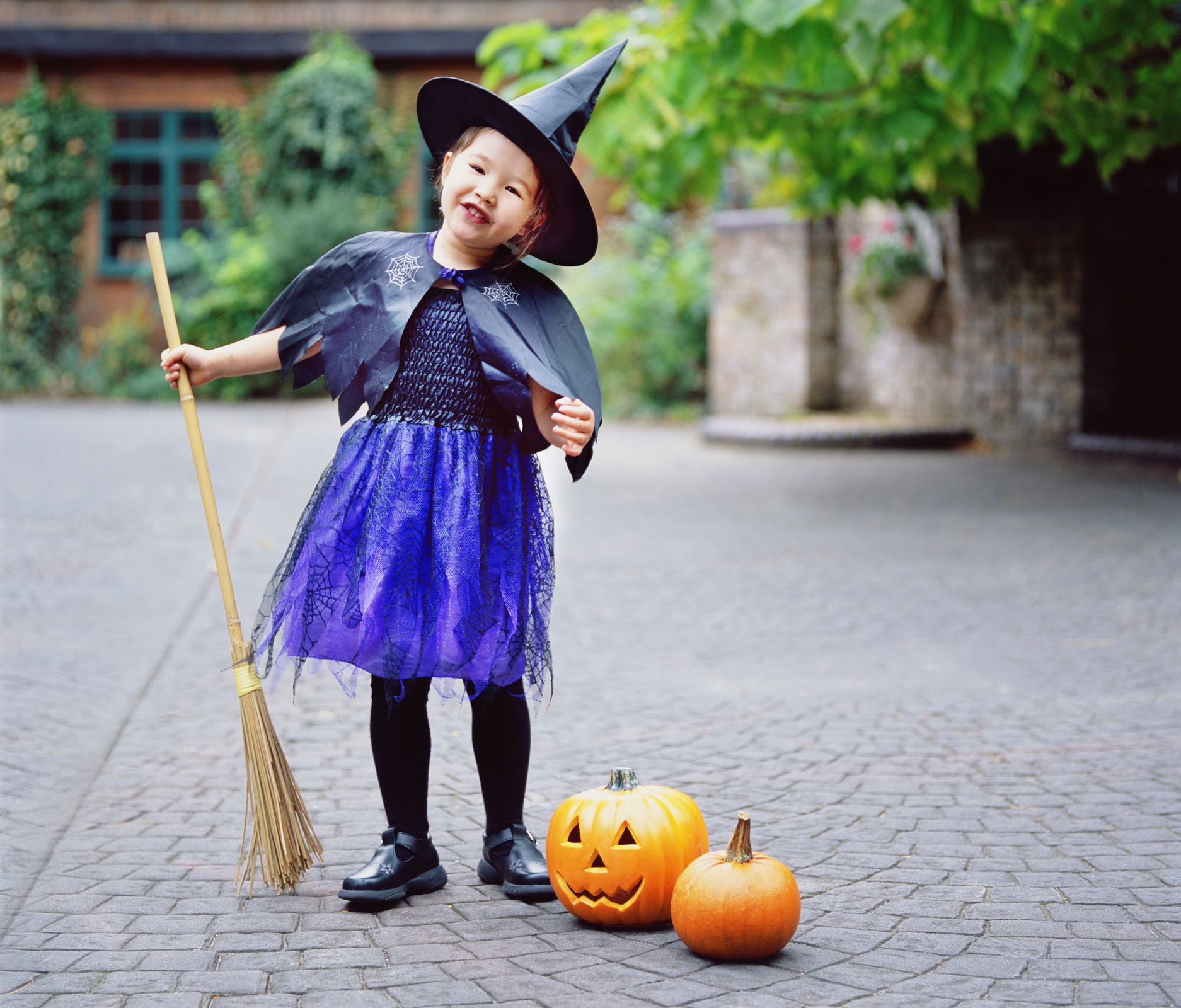 DIY Girls Witch Costume for Halloween