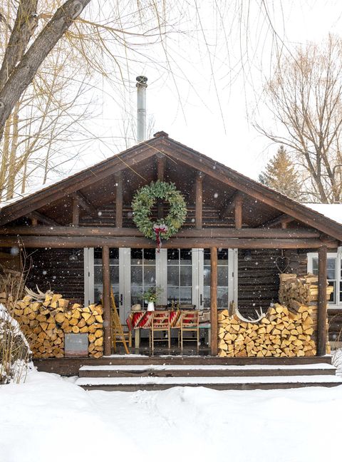 oversized wreath on the outside rafters of a cabin in the tetons