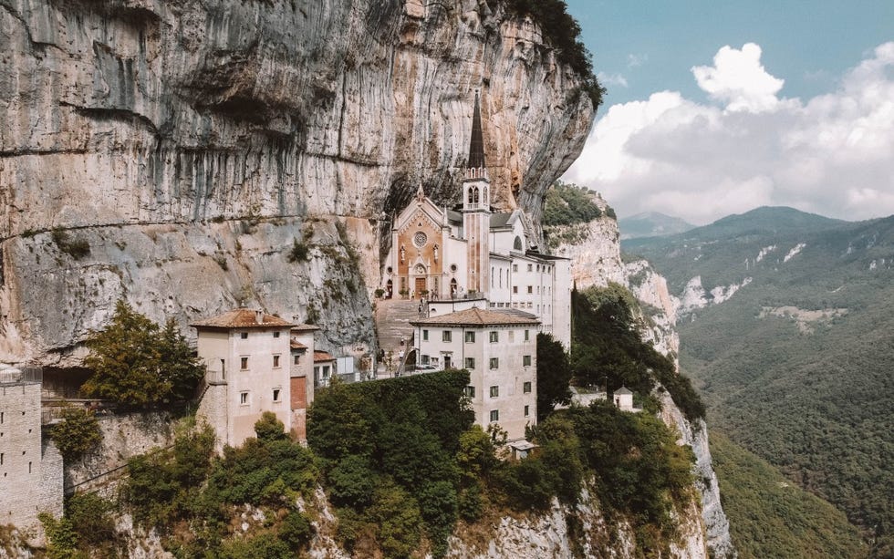 Santuario Madonna Della Corona Dove Si Trova Santuario della Madonna della Corona: info | Harper's Bazaar