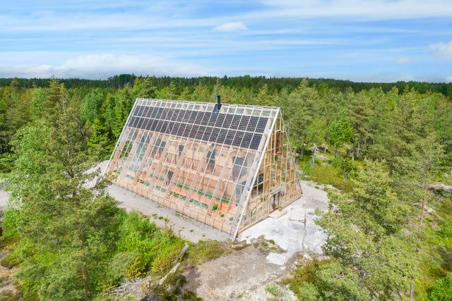 una casa sostenible en forma de triángulo