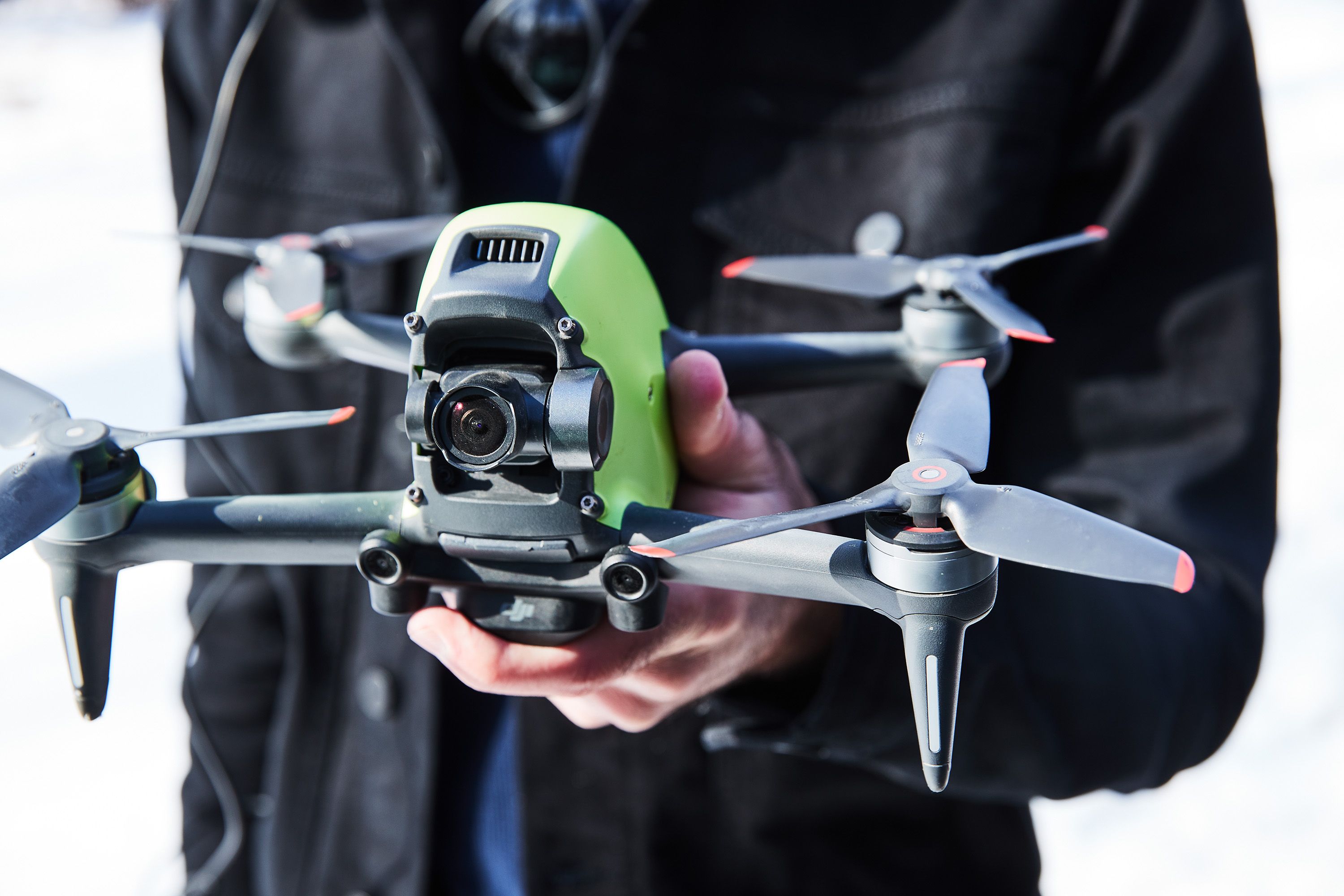 Review: DJI's New FPV Drone is Effortless, Exhilarating Fun - IEEE