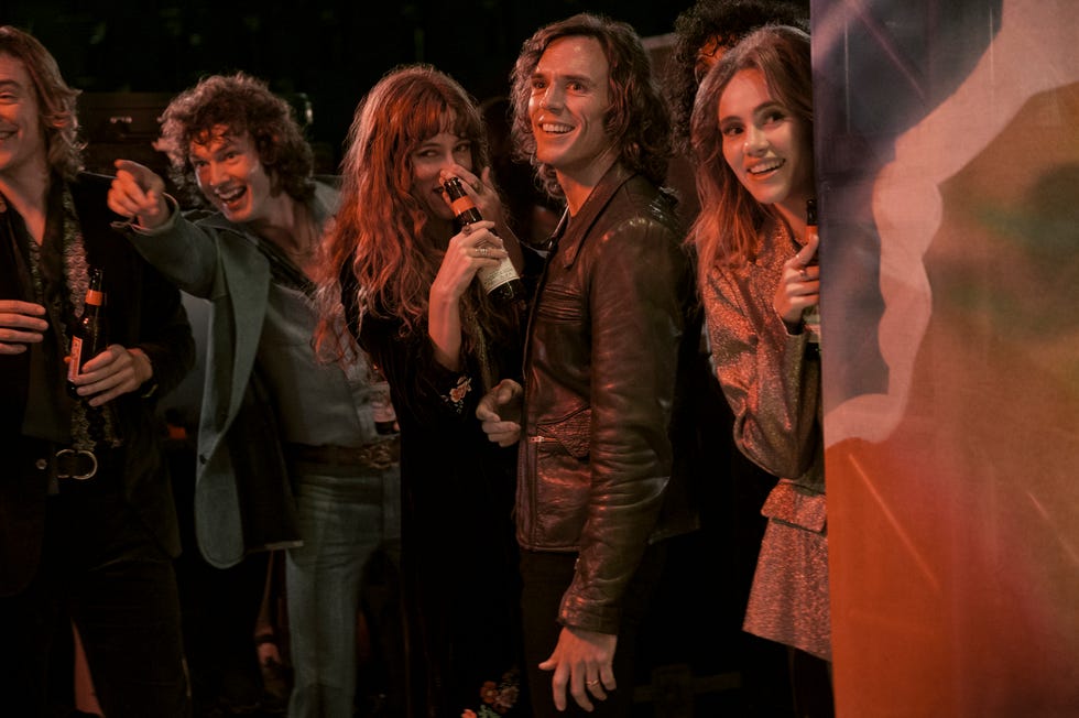 will harrison graham dunne, riley keough daisy jones, sam claflin billy dunne, suki waterhouse karen sirko