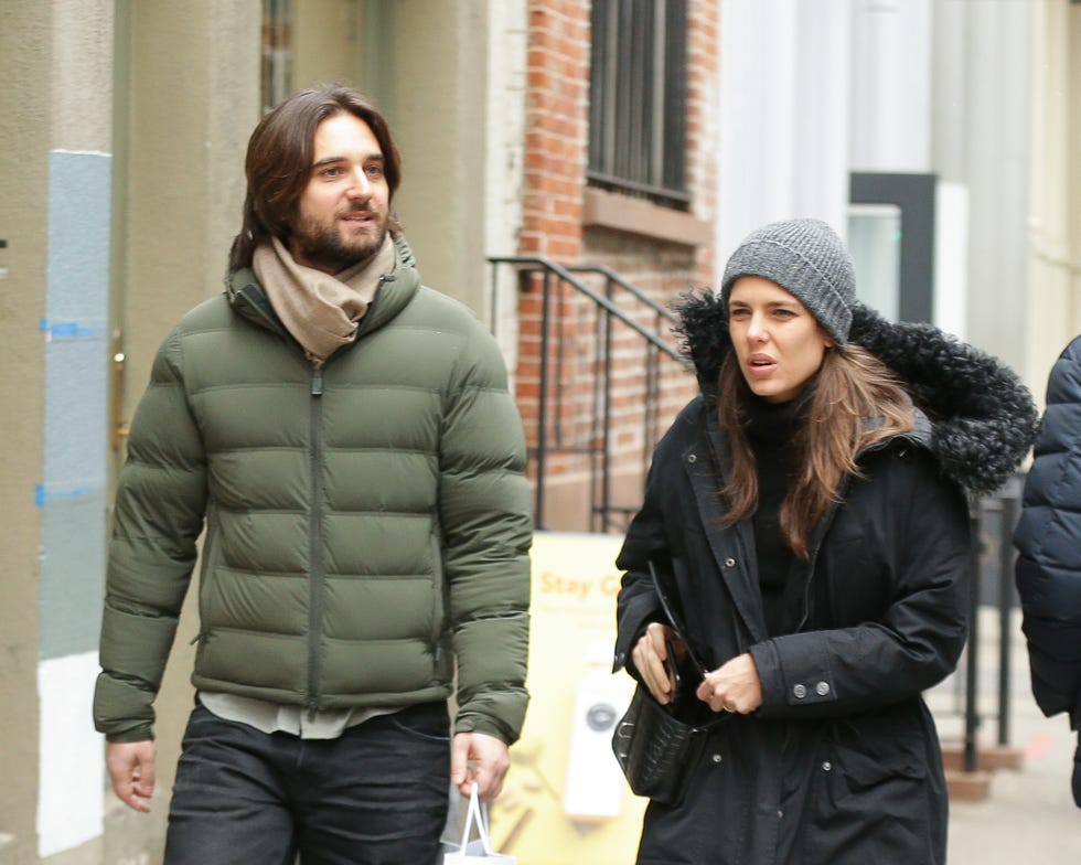 Jacket, Outerwear, Human, Beanie, Headgear, Fur, Street fashion, Top, 