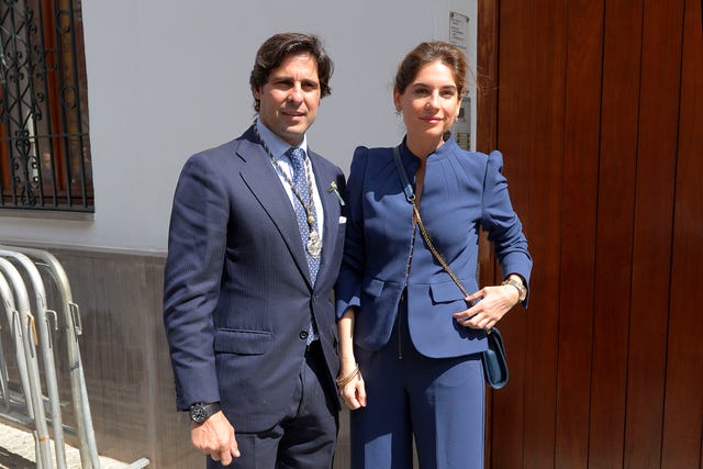 Coat, Trousers, Collar, Dress shirt, Suit trousers, Shirt, Outerwear, Formal wear, Suit, Pocket, 