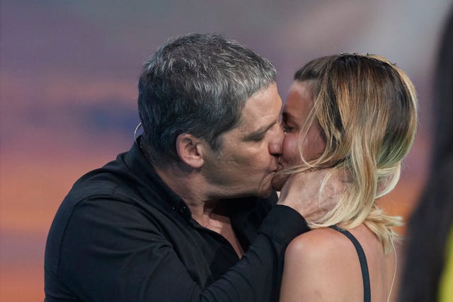 Romance, Love, Kiss, Interaction, Forehead, Human, Sky, Hug, Photography, Gesture, 