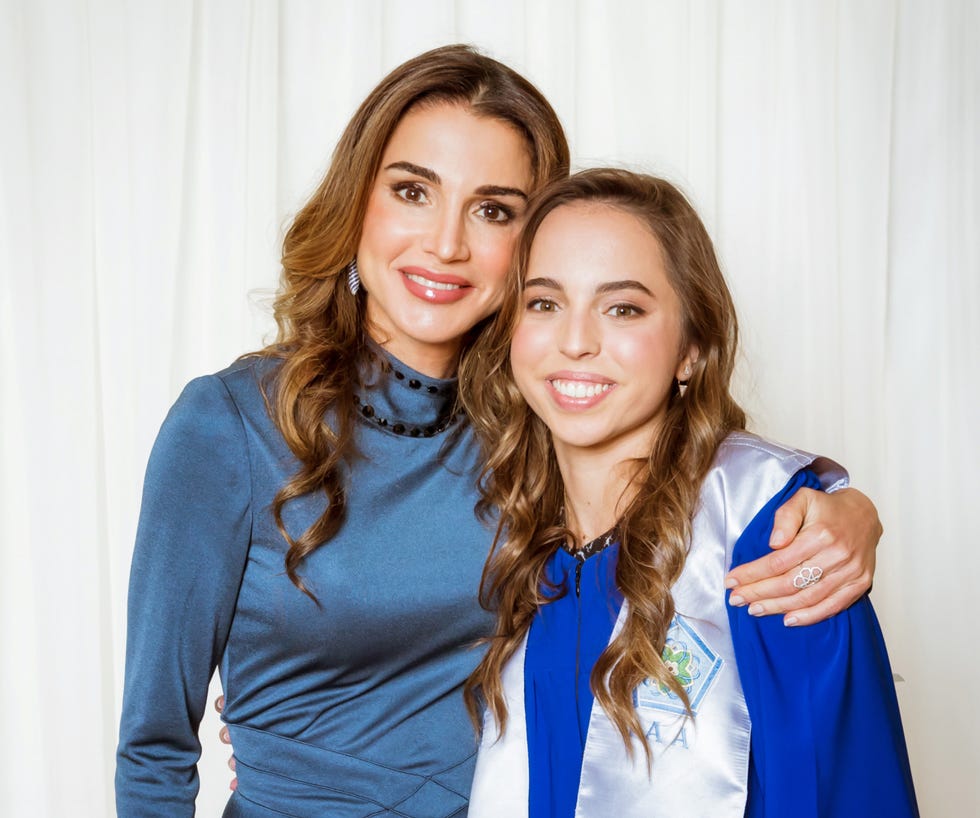 Raina de Jordania en la graduación de su hija Salma