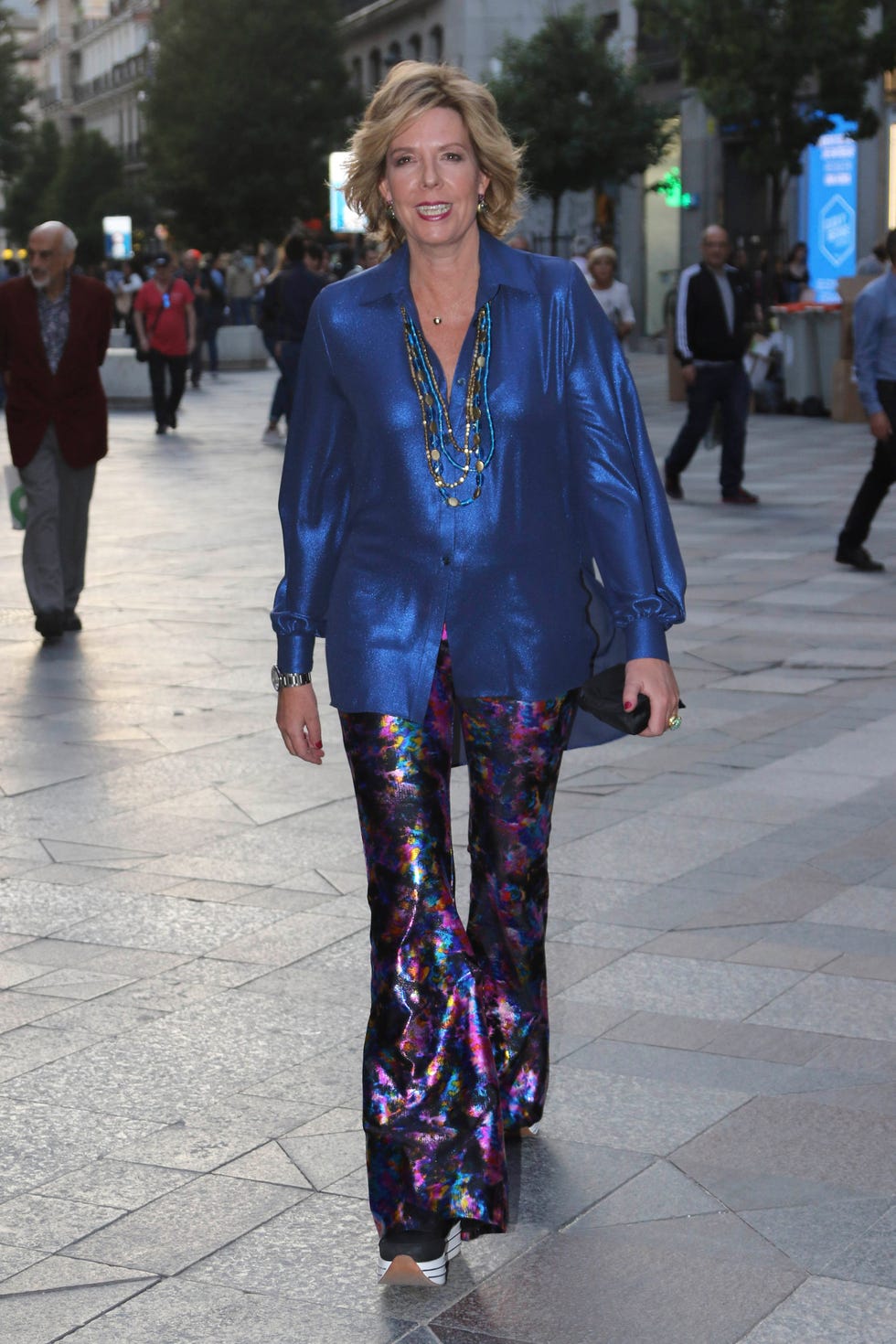 Clothing, Street fashion, Fashion, Cobalt blue, Purple, Electric blue, Jeans, Leggings, Jacket, Snapshot, 