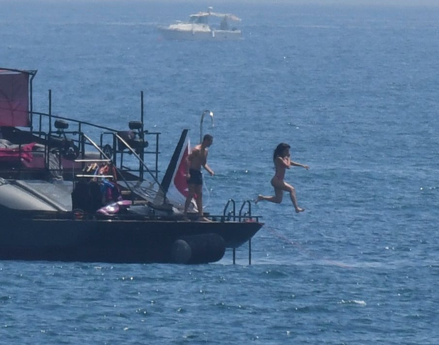 Water transportation, Boat, Vehicle, Watercraft, Boating, Sea, Recreation, Ferry, Ocean, Vacation, 