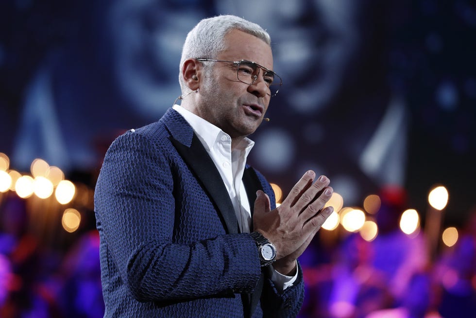 Speech, Event, Orator, Public speaking, Performance, Suit, Gesture, Businessperson, 