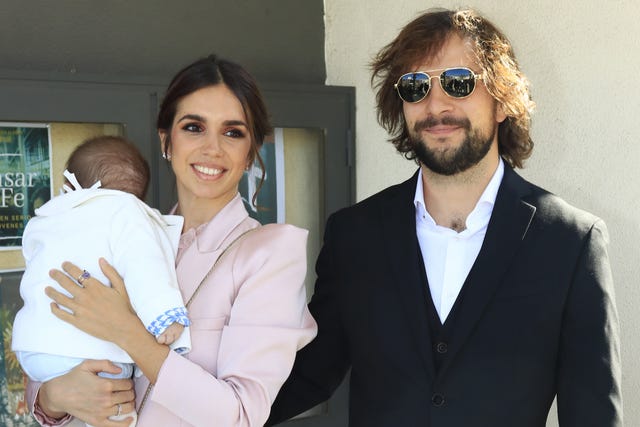 elena furiase y gonzalo sierra con su hijo noah