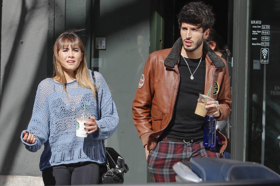 los cantantes sebastián yatra y aitana ocaña por las calles de madrid 19032019