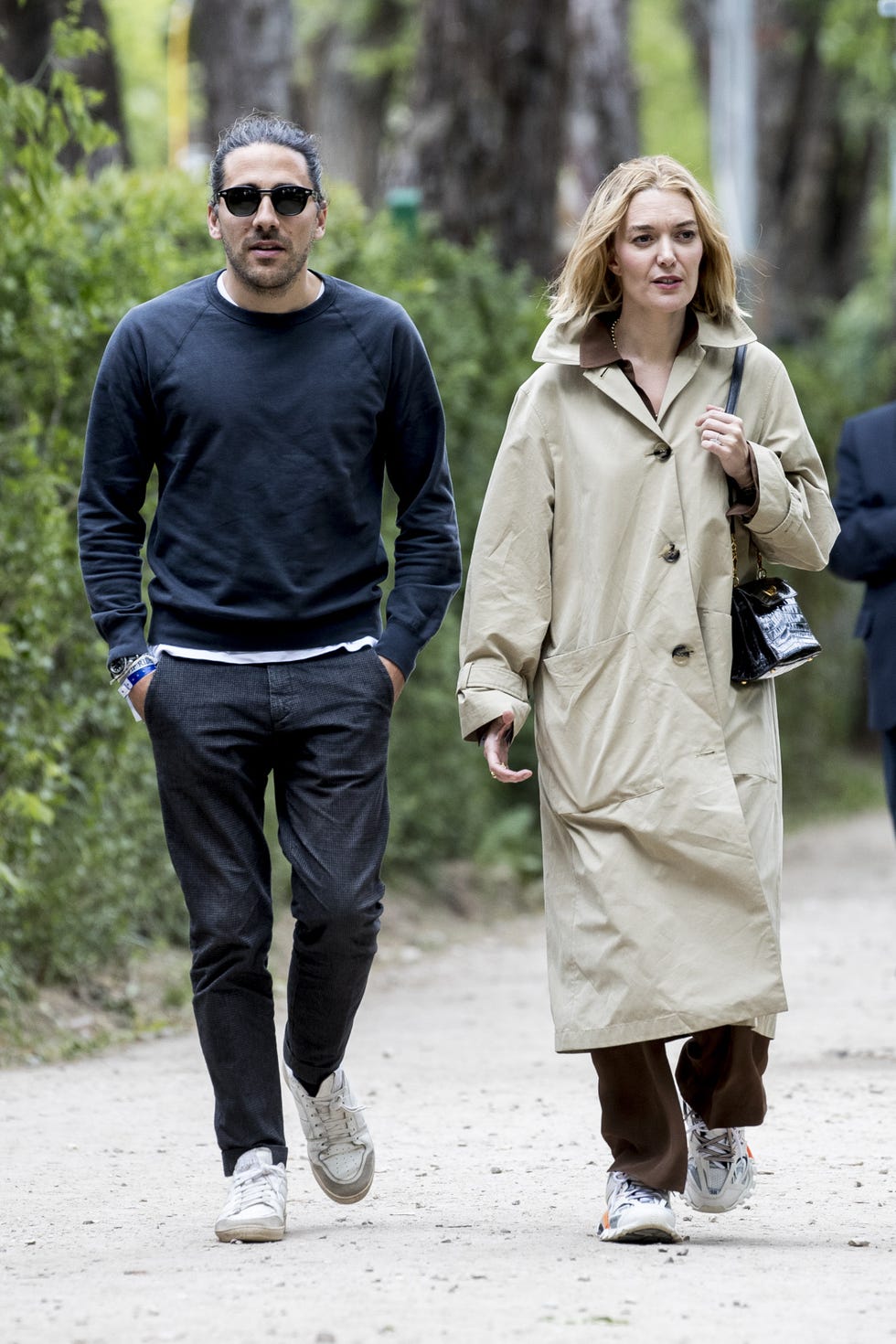 Clothing, Walking, Street fashion, Outerwear, Footwear, Fashion, Jogging, Sportswear, Jacket, Recreation, 