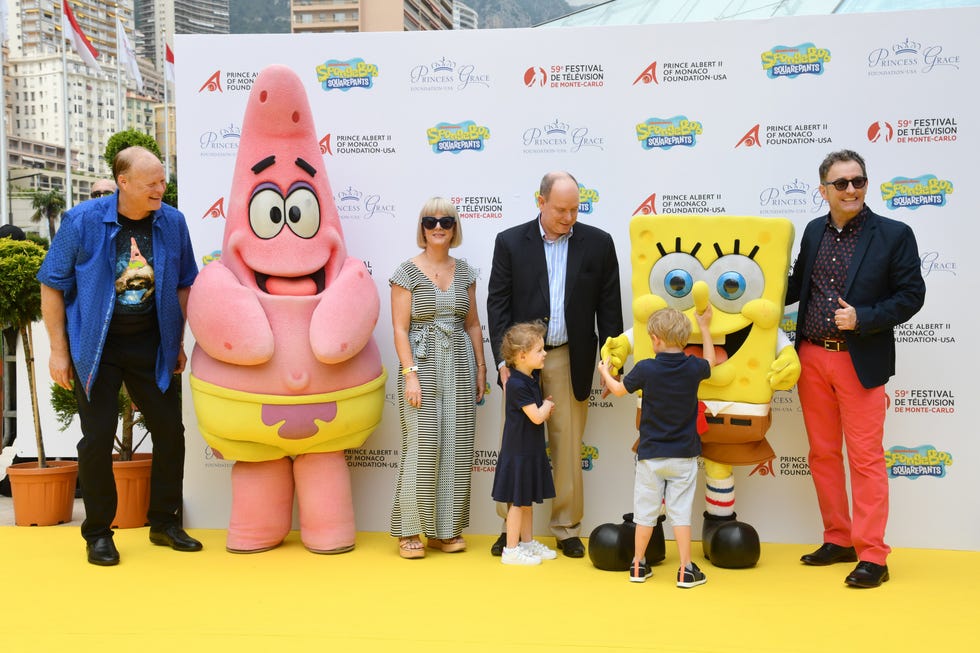 Jacques, Gabriella y Alberto de Mónaco junto a Bob Esponja, Patricio y sus actores de doblaje en Mónaco