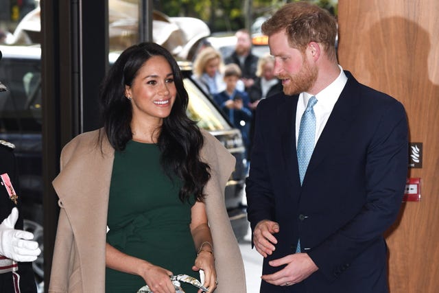 Enrique de Inglaterra y Meghan Markle se ‘independizan’ de la familia real británica y vivirán en América del Norte