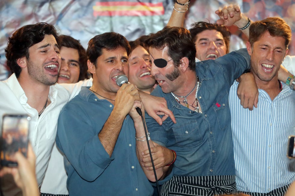 Fran Rivera acude a el rastrillo de Nuevo Futuro