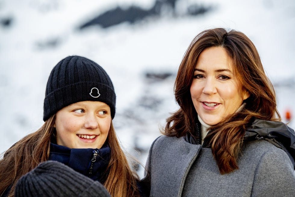 Mary Donaldson con hija en internado