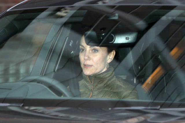 ¿Qué hacía Kate Middleton mientras su marido Guillermo asistía a la cumbre por Harry y Meghan?