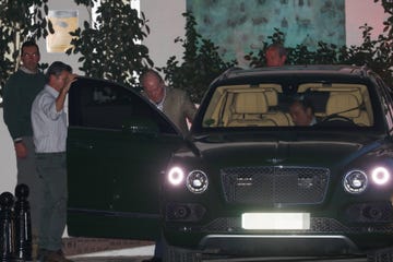 Juan Carlos y la infanta Elena visitan a Simoneta Gómez-Acebo en el hospital