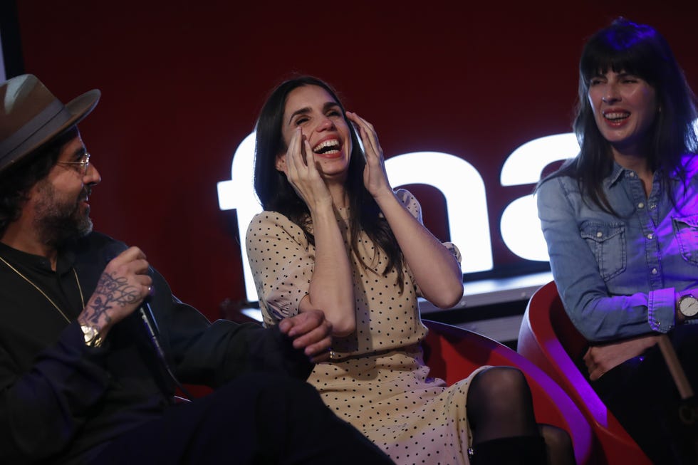 Elena no tiene pensado casarse en estos momentos.