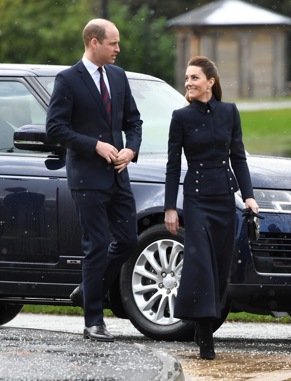 Luxury vehicle, Vehicle, Suit, Car, Personal luxury car, Automotive design, Bodyguard, Formal wear, Family car, Mid-size car, 