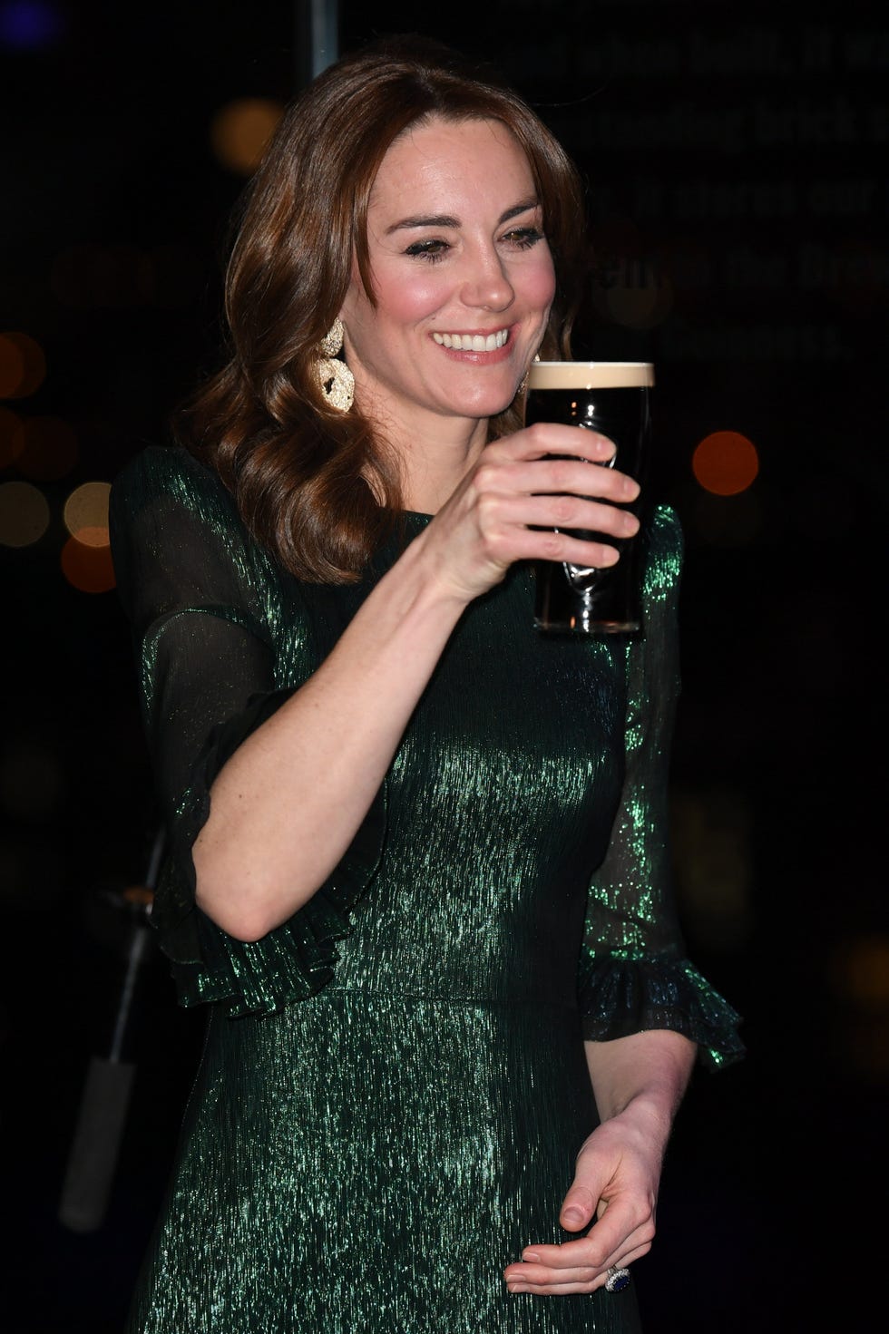 Kate Middleton brinda en Irlanda