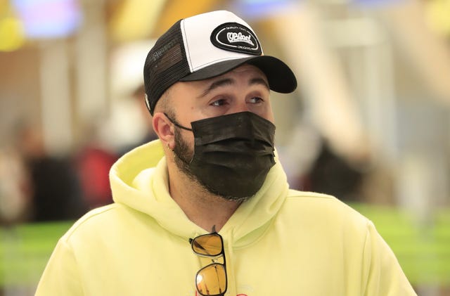 kiko rivera en el aeropuerto