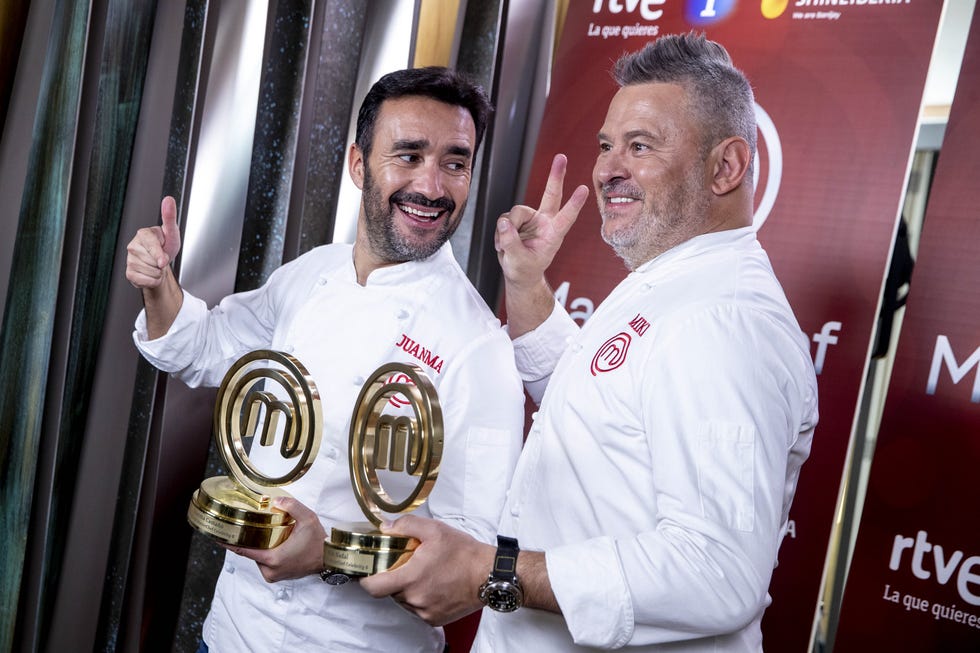 journalist juanma castaño and miki nadal during act as winner masterchef celebrity in madrid on tuesday, 30 november 2021